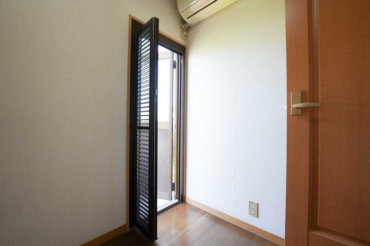 桜井市大字阿部：２階洋室階段写真