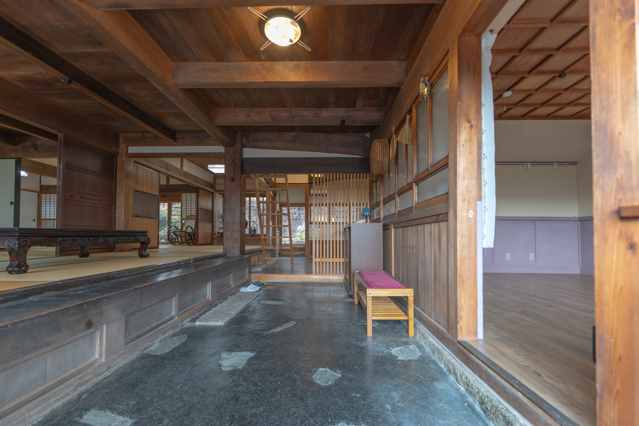 奈良県山辺郡山添村岩屋：土間写真