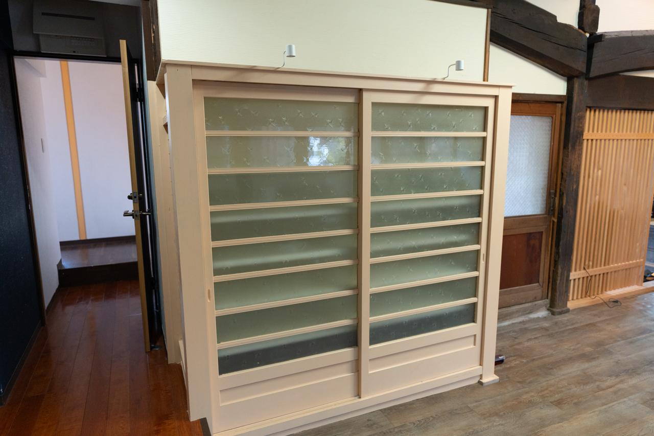 奈良県山辺郡山添村岩屋：食器棚