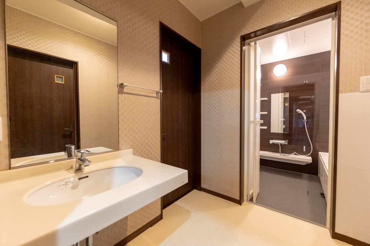 奈良県山辺郡山添村岩屋：洗面室写真