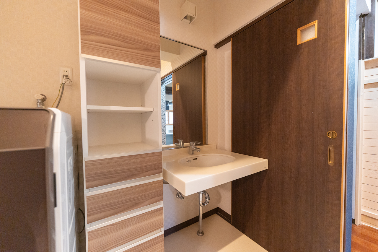 奈良県山辺郡山添村岩屋：洗面室写真