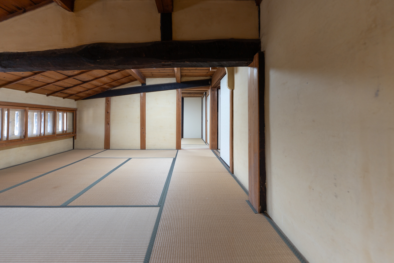 奈良県山辺郡山添村岩屋：２階ホールと押し入れ