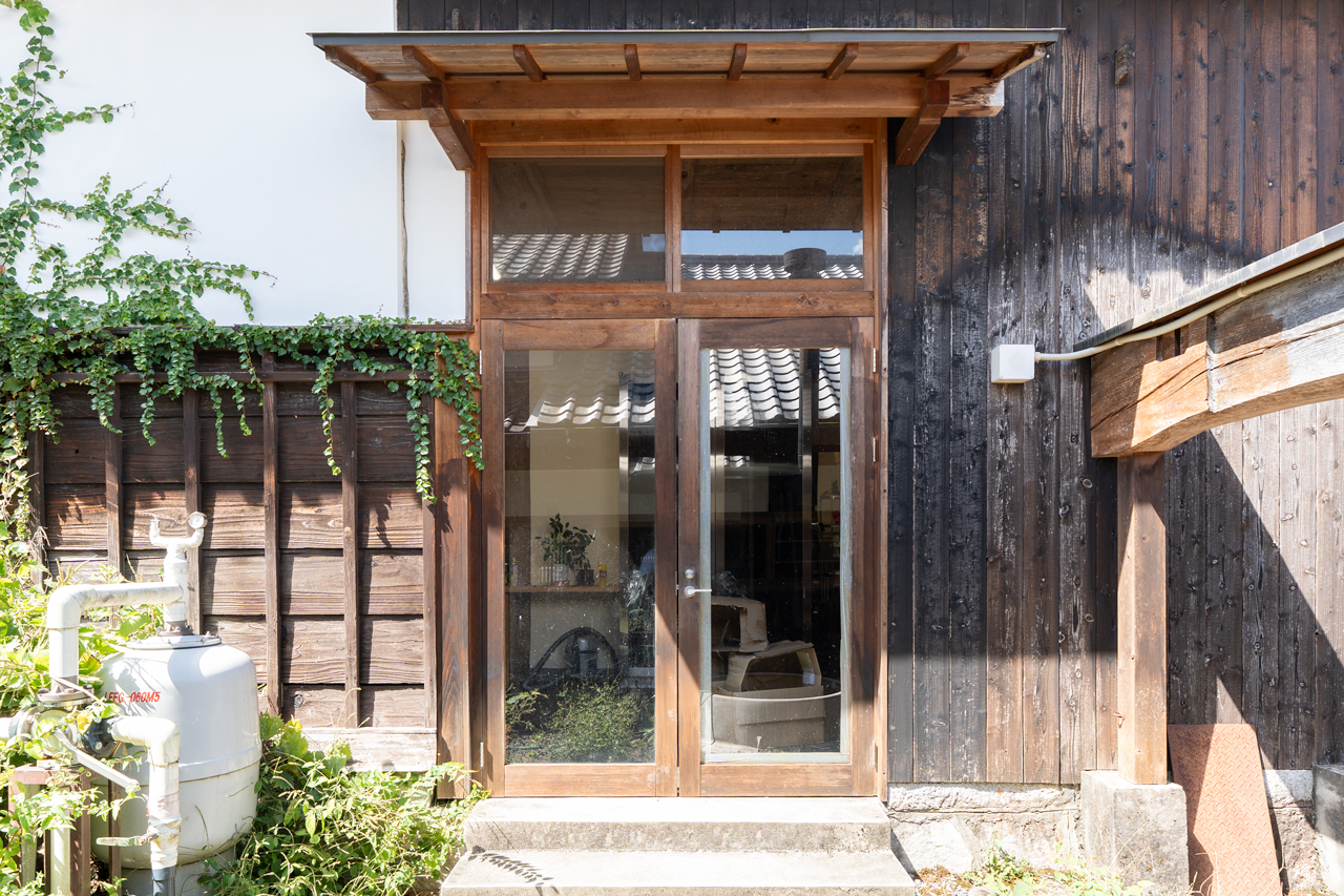 奈良県山辺郡山添村岩屋：入口のガラス扉