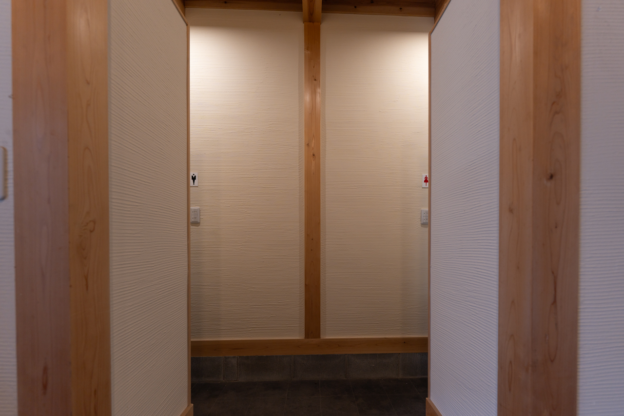 奈良県山辺郡山添村岩屋：離れトイレ