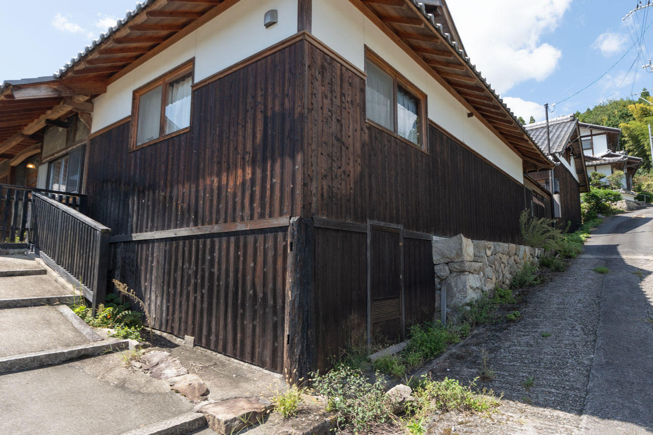 奈良県山辺郡山添村岩屋：床下入口写真