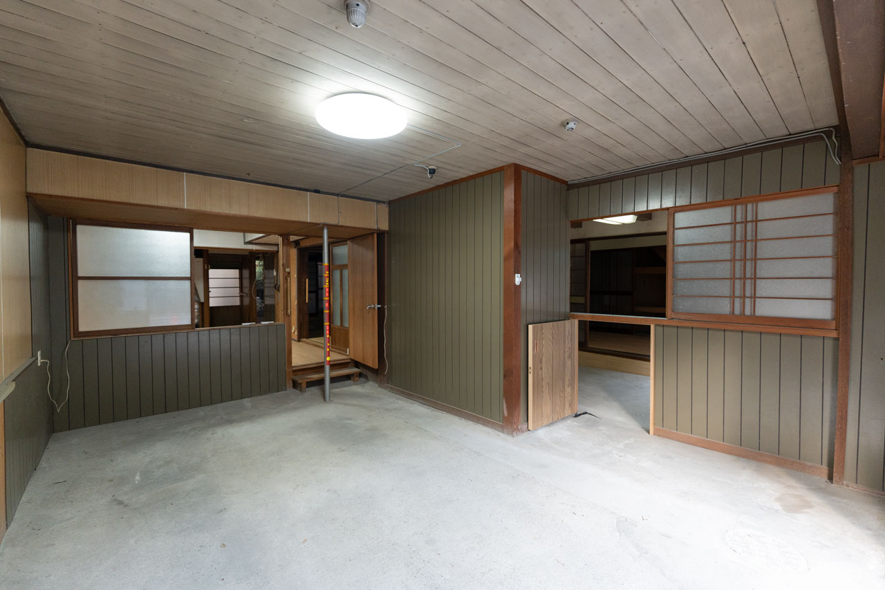 奈良県宇陀市大宇陀中新：ガレージ