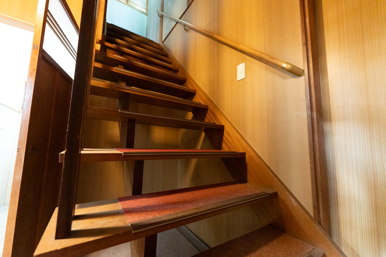 奈良県宇陀市大宇陀中新：階段物置写真