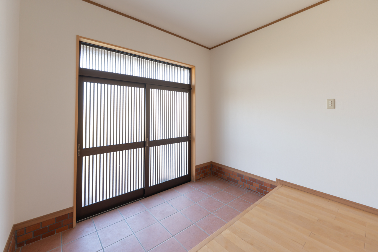 桜井市大字芝：ホール廊下