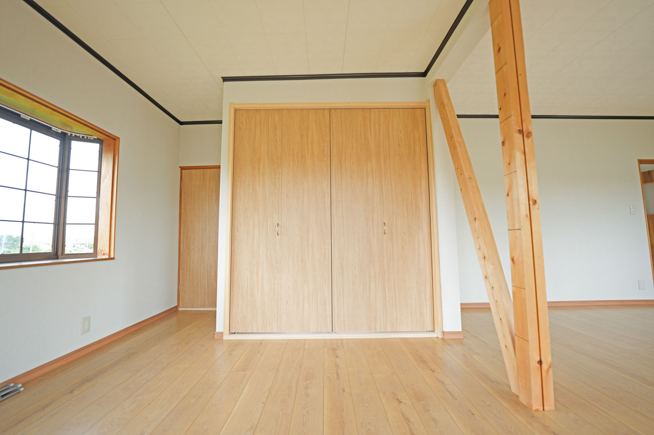 桜井市大字芝：２階主寝室写真