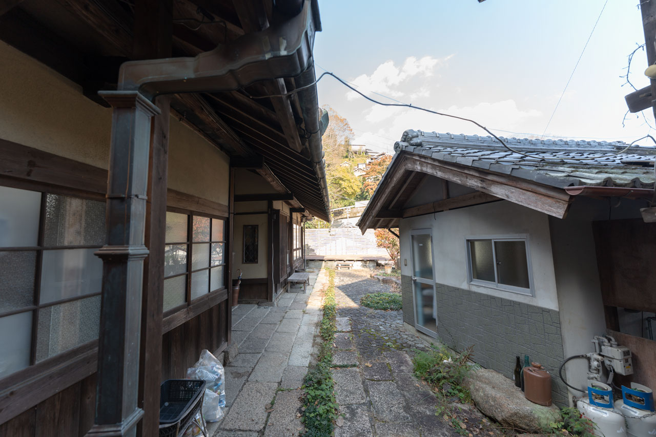 奈良市月ヶ瀬桃香野：お庭と平屋写真