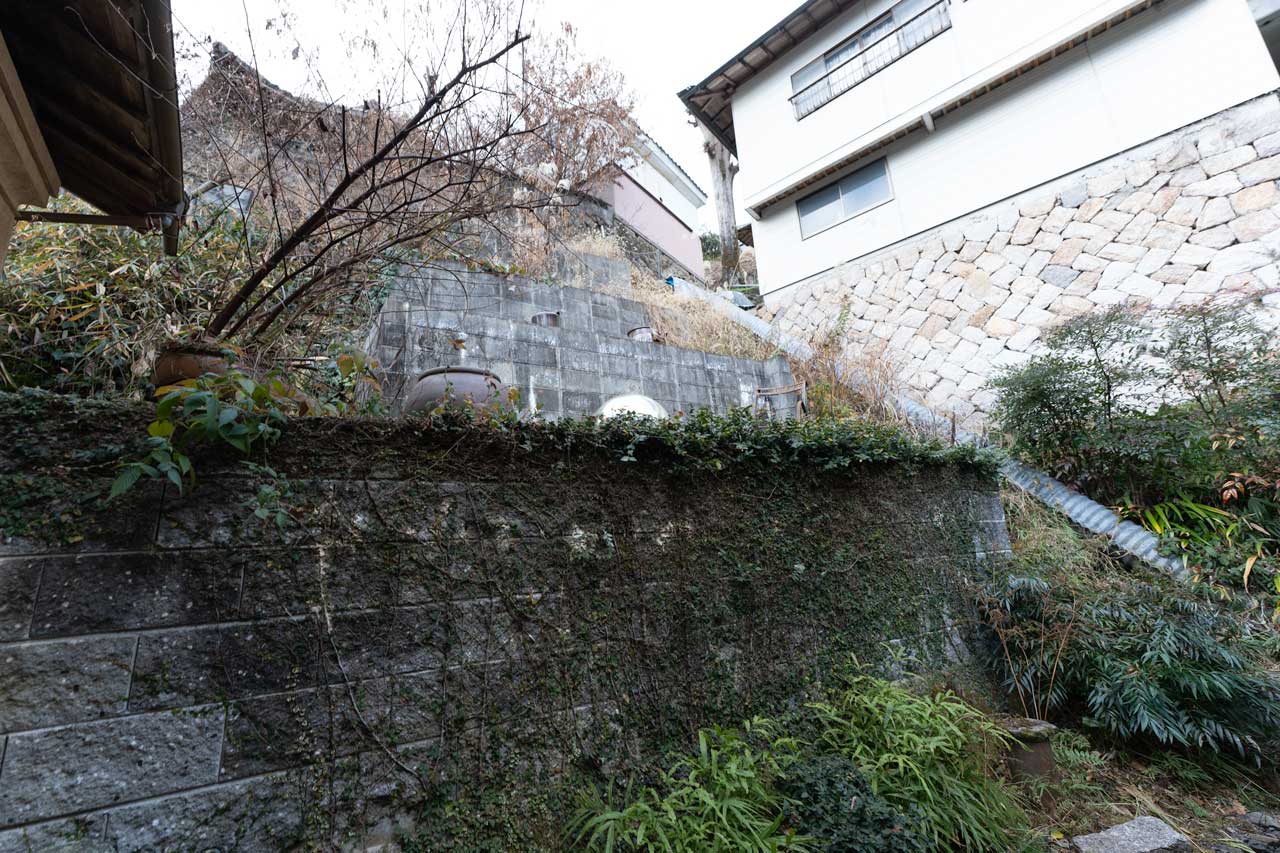 奈良市月ヶ瀬桃香野：段々壁写真