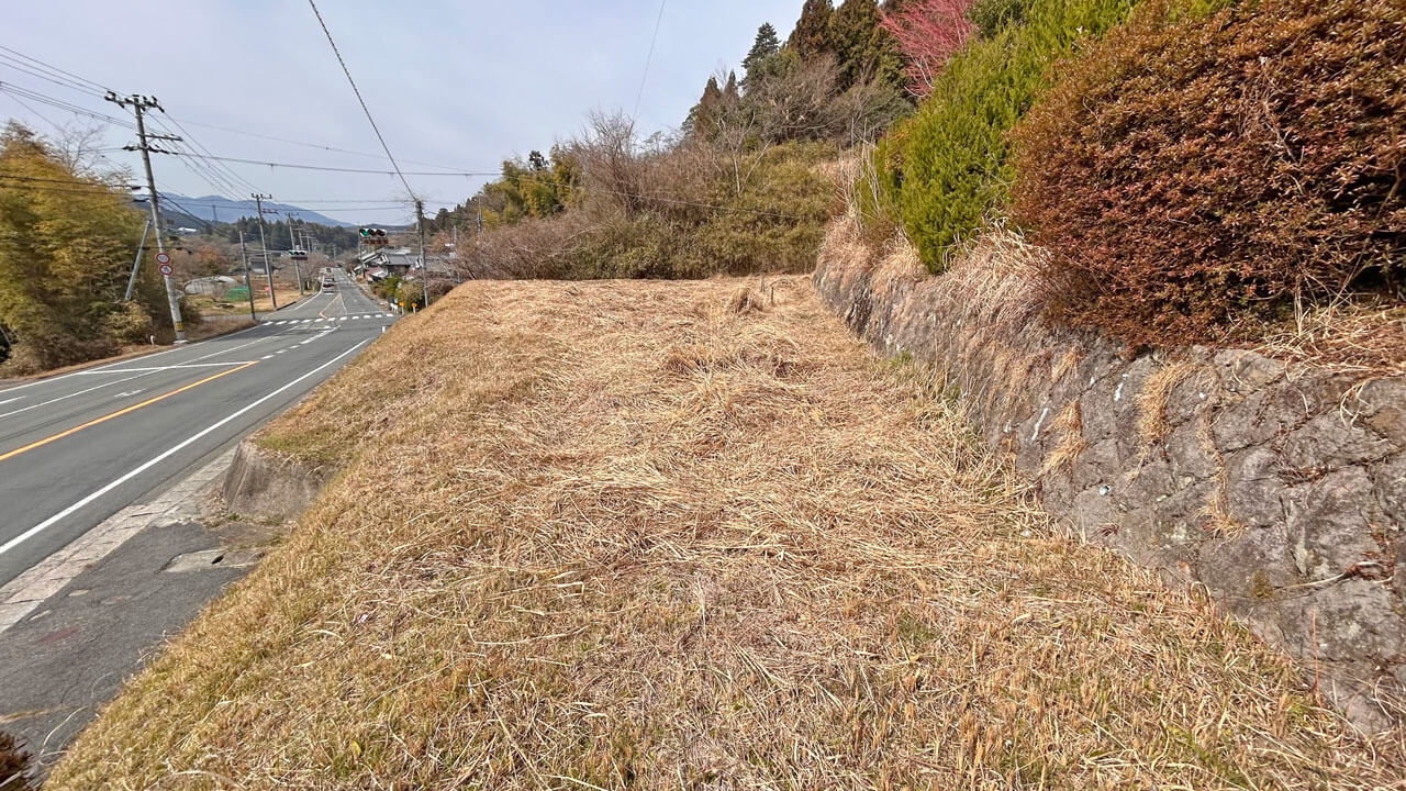 奈良県宇陀市榛原山辺三：前面の畑