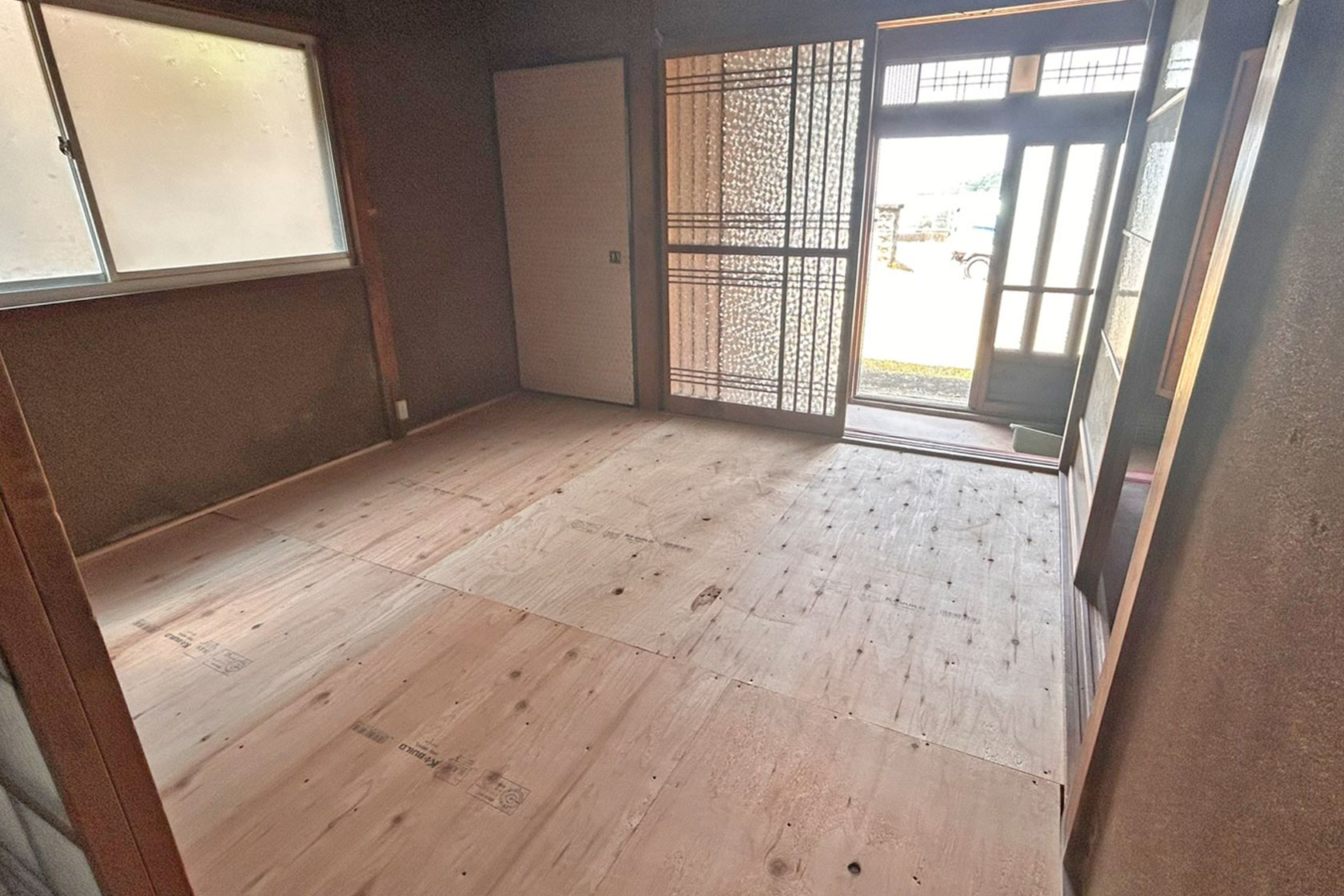 奈良県桜井市大字初瀬：補修された床写真