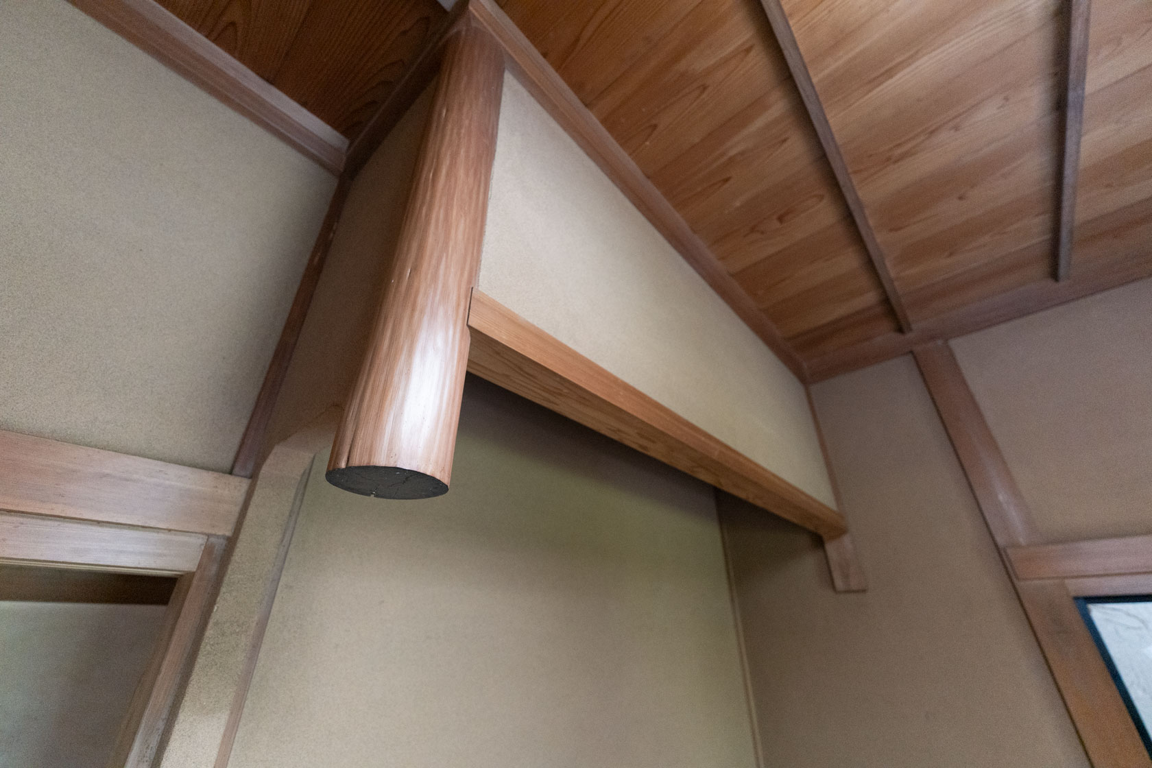 奈良県十津川村大字上野地：玄関前の和室。