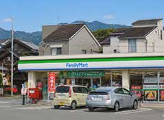 ファミリーマート 桜井阿部店 徒歩約5分(350m)